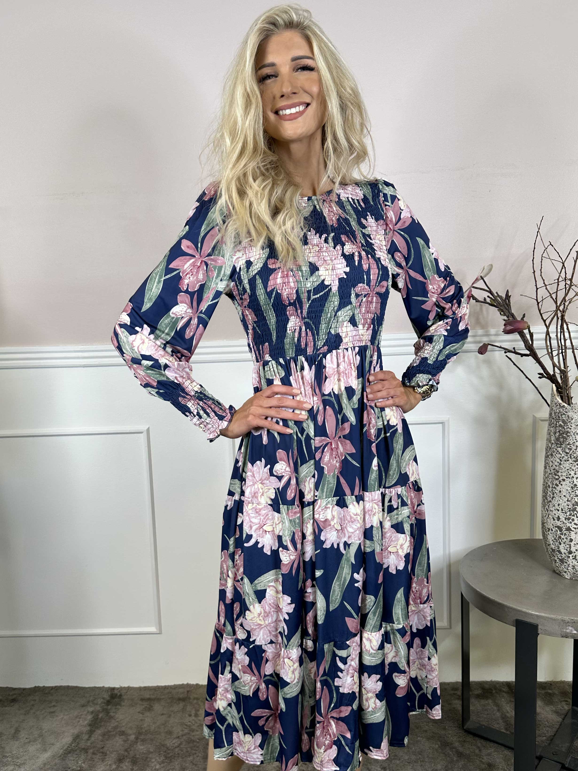 Kelly Flower Dress - Elastisk kjole med smock henover brystet